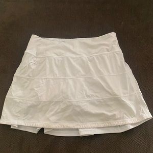 WHITE LULULEMON TENNIS SKIRT
